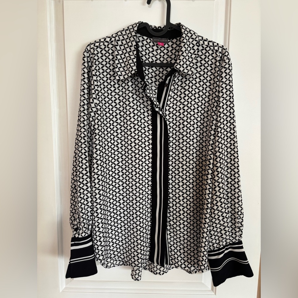Black and White Patterned Women's Top Vince Camuto great condition